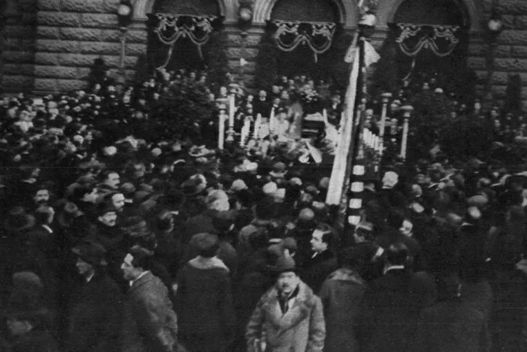 Királyokat temettek el úgy, mint száz éve Blaha Lujzát