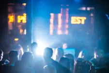 Nem drog, hanem korábbi súlyos verekedések miatt mentek ki a rendőrök a pécsi szórakozóhelyre