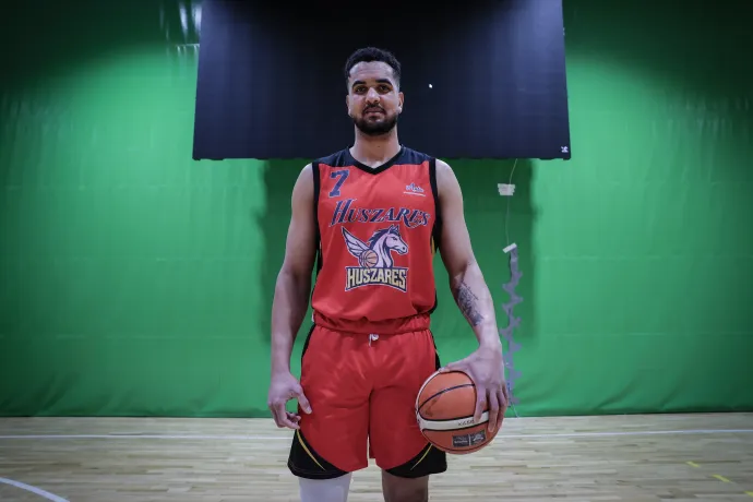 Yolvis Granado és a Huszares szurkolói – Fotó: Huszti István / Telex