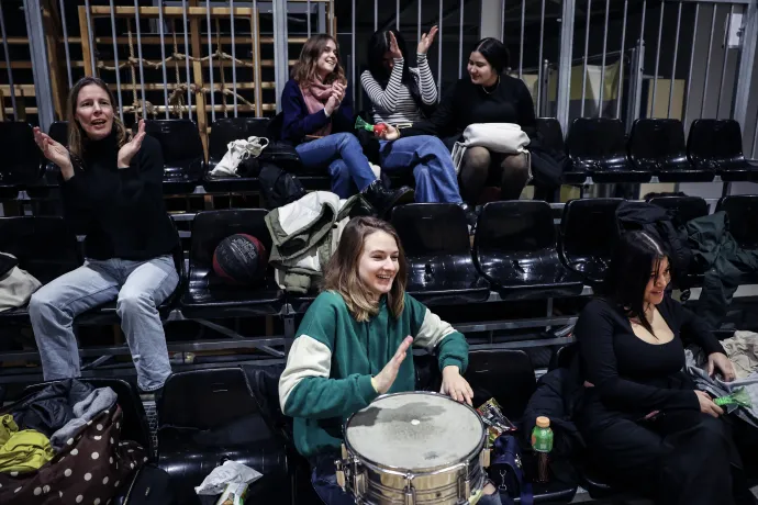 Yolvis Granado és a Huszares szurkolói – Fotó: Huszti István / Telex