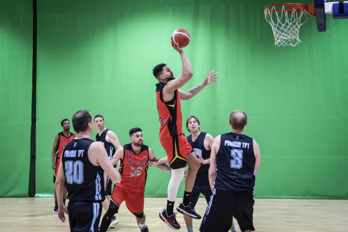 Yolvis Granado és a Huszares szurkolói – Fotó: Huszti István / Telex