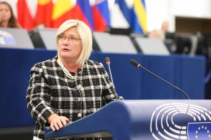 Von der Leyen kihagyta a negyedik bizalmatlansági indítvány vitáját, Gál Kinga ezt elfogadhatatlannak nevezte