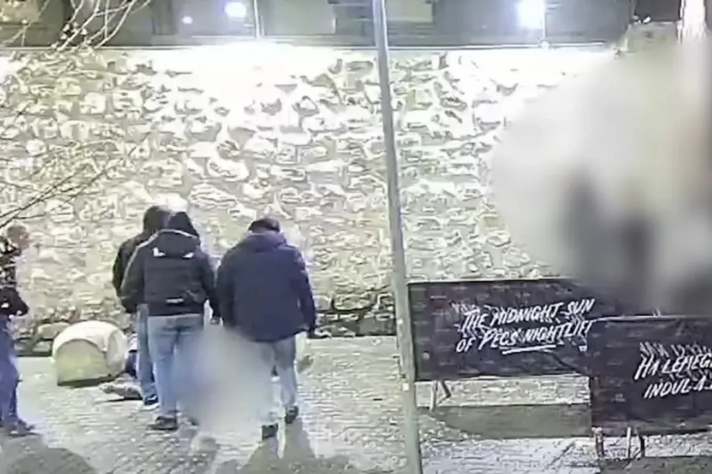 A rendőrség kiadott egy videót, amin a Pécsi Estnek dolgozó biztonsági őr ököllel üt egy földön fekvő férfit