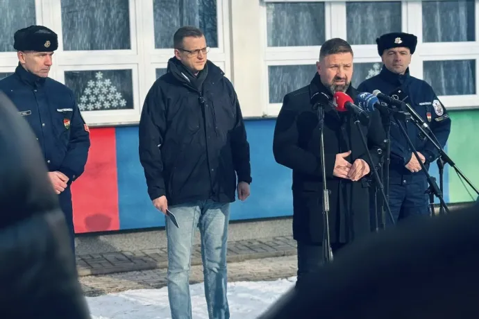 A város polgármestere, Szitka Péter és Alakszai Zoltán, Borsod-Abaúj-Zemplén vármegye főispánja sajtótájékoztatót tart – Fotó: Alakszai Zoltán / Facebook