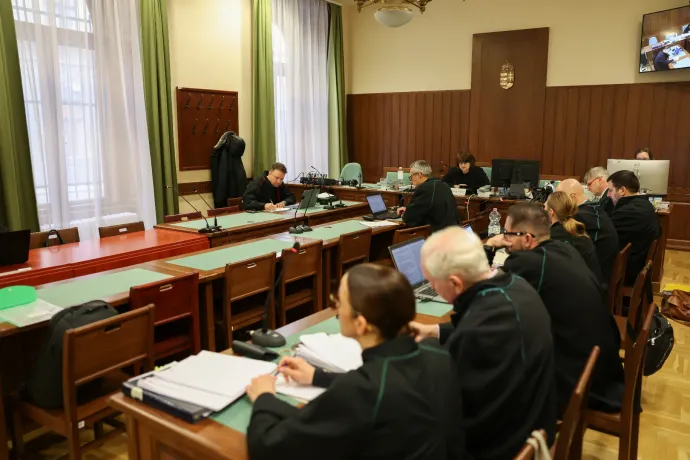 Összeveszett a zuglói parkolási ügy tárgyalásán Horváth Csaba a Nagymesterrel azon, milyen kapcsolatban vannak egymással