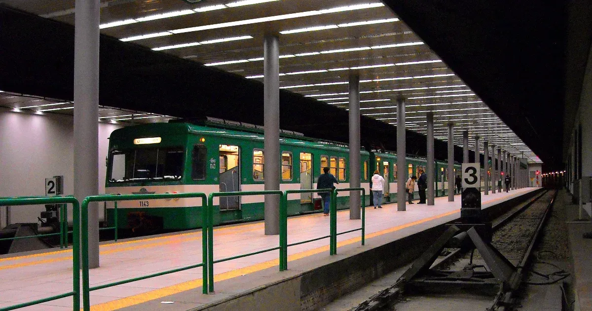 Úgy megütötte az utas a jegyellenőrt, hogy az a sínek közé esett az egyik budakalászi HÉV-állomáson