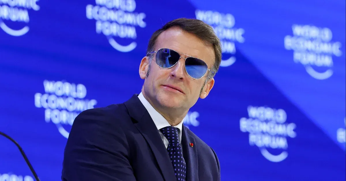 Miért beszélt kék Louis Vuitton napszemüvegben Macron a Világgazdasági Fórumon?