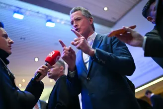 Kalifornia demokrata kormányzója odaszólt az európai vezetőknek: Trump egy T. rex, ha nem párosodsz vele, akkor felfal