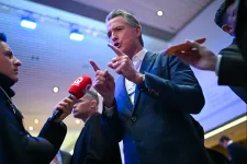 Kalifornia demokrata kormányzója odaszólt az európai vezetőknek: Trump egy T. rex, ha nem párosodsz vele, akkor felfal