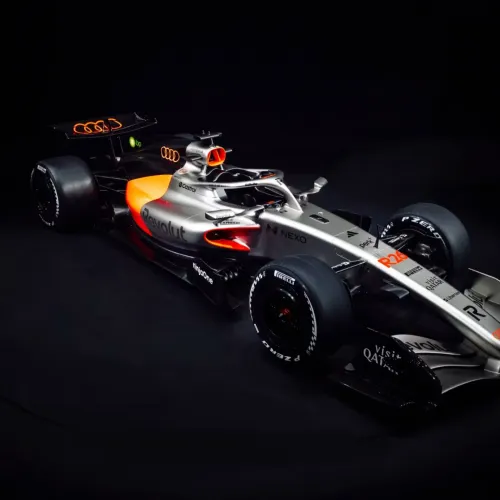 A McLarenekre hajazó festéssel rukkolt elő az Audi F1-es csapata Kép