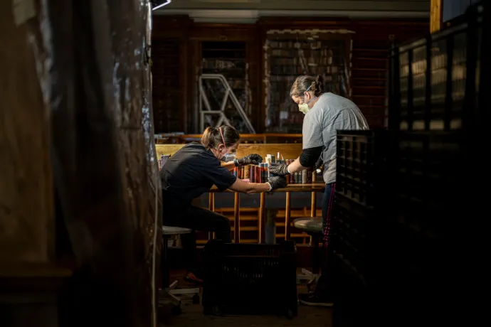 Megmentették a Pannonhalmi Főapátság könyvtárát a rovarinváziótól