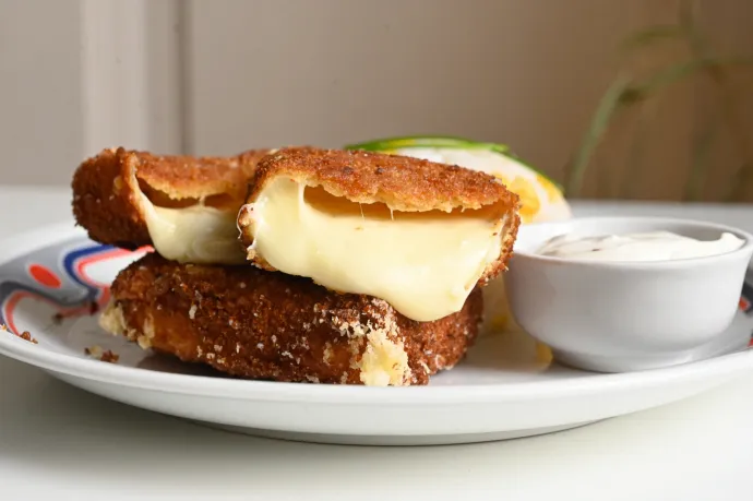 Szomorú magyarnak vidám rántott sajtot!