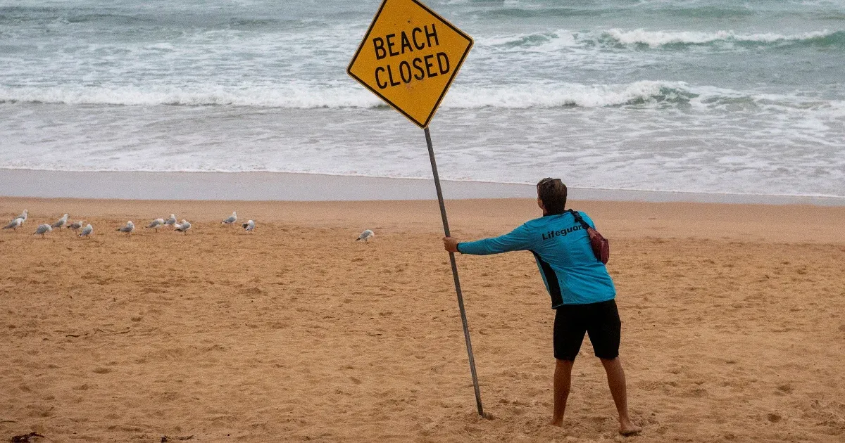 Fekáliagolyók lepték el Sydney partjait