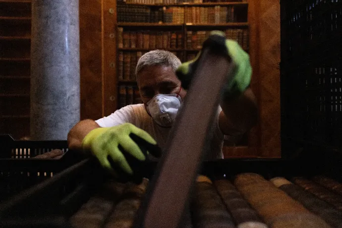 Megmentették a Pannonhalmi Főapátság könyvtárát a rovarinváziótól