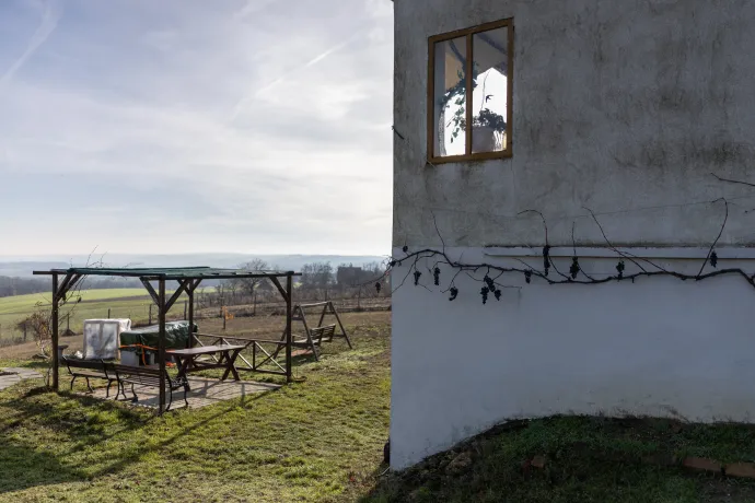 A hátsó kert és a kilátás – Fotó: Bődey János / Telex