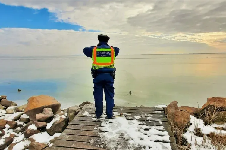 Azt hitte, teljesen befagyott a Balaton? Hát nagyon nem