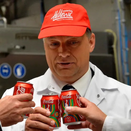 Multizással karaktergyilkolja a tiszásokat a fideszes propaganda, miközben a kormány ezermilliárdokkal tömi ki a nagy külföldi cégeket Kép