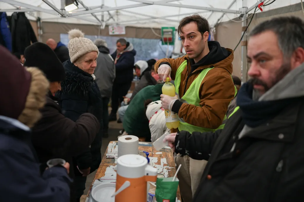 Sokszor nem tudtuk eldönteni valakiről, hogy adományt hozott, vagy melegedni jött