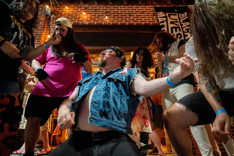 Ki találta fel a léggitárt?