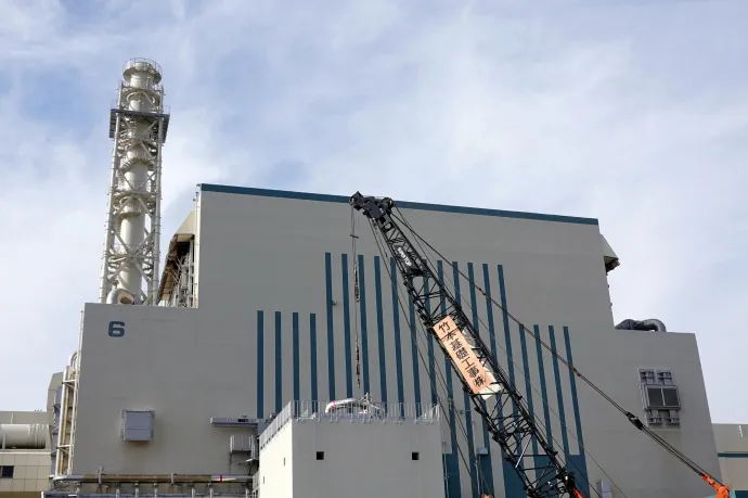 Egy nappal az újraindítás után le kellett állítani a világ legnagyobb atomerőművét Japánban