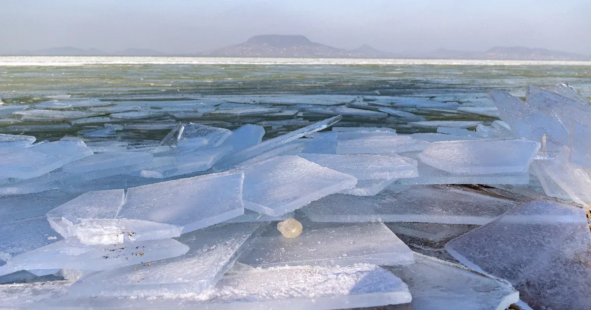 Nem biztonságos a Balaton jege, elmarad a hétvégi átcsúszás