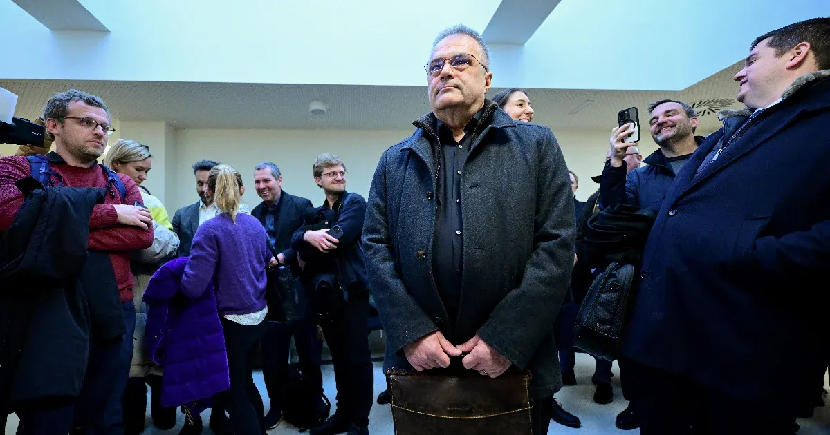 Egy érzelmes hírszerző, Dunába pottyant telefonok és egy bedöntött fintechcég igazgatója is előkerült a nagy bécsi kémperben