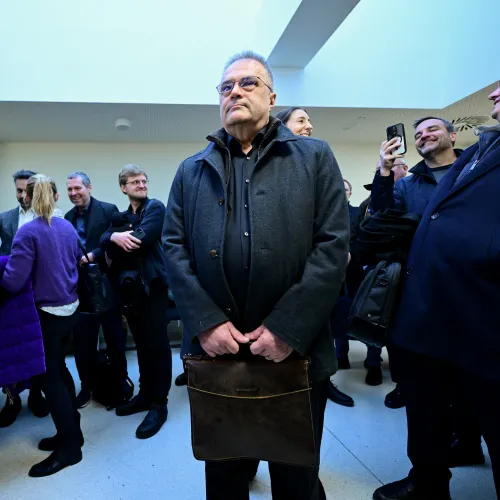 Egy érzelmes hírszerző, Dunába pottyant telefonok és egy bedöntött fintechcég igazgatója is előkerült a nagy bécsi kémperben Kép