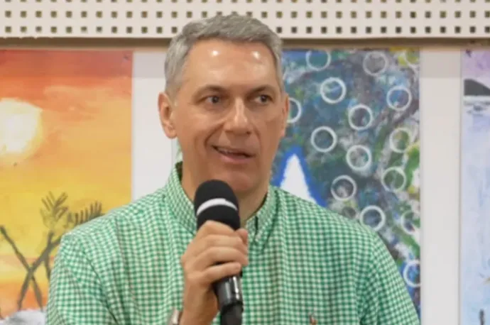 Lázár szerint ha migránsok nincsenek, és valakinek takarítania kell az InterCityn a mosdót, akkor fel kell tárni a belső tartalékokat, ez pedig a cigányságot jelenti