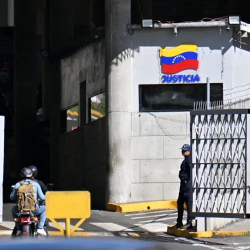 Épségben hazaért az egyik venezuelai börtönből kiengedett magyar Kép