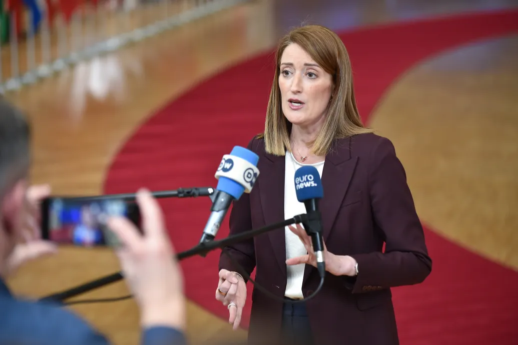 Trump visszakozásával folytatni tudják az EU-USA vámalku felfüggesztett végrehajtását