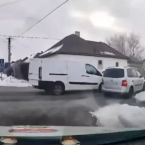 Családi autóval, a kistestvérével a hátsó ülésen menekült a zirci fiú, aki úgy megverte az egyik diáktársát, hogy kihívták a rendőröket Kép