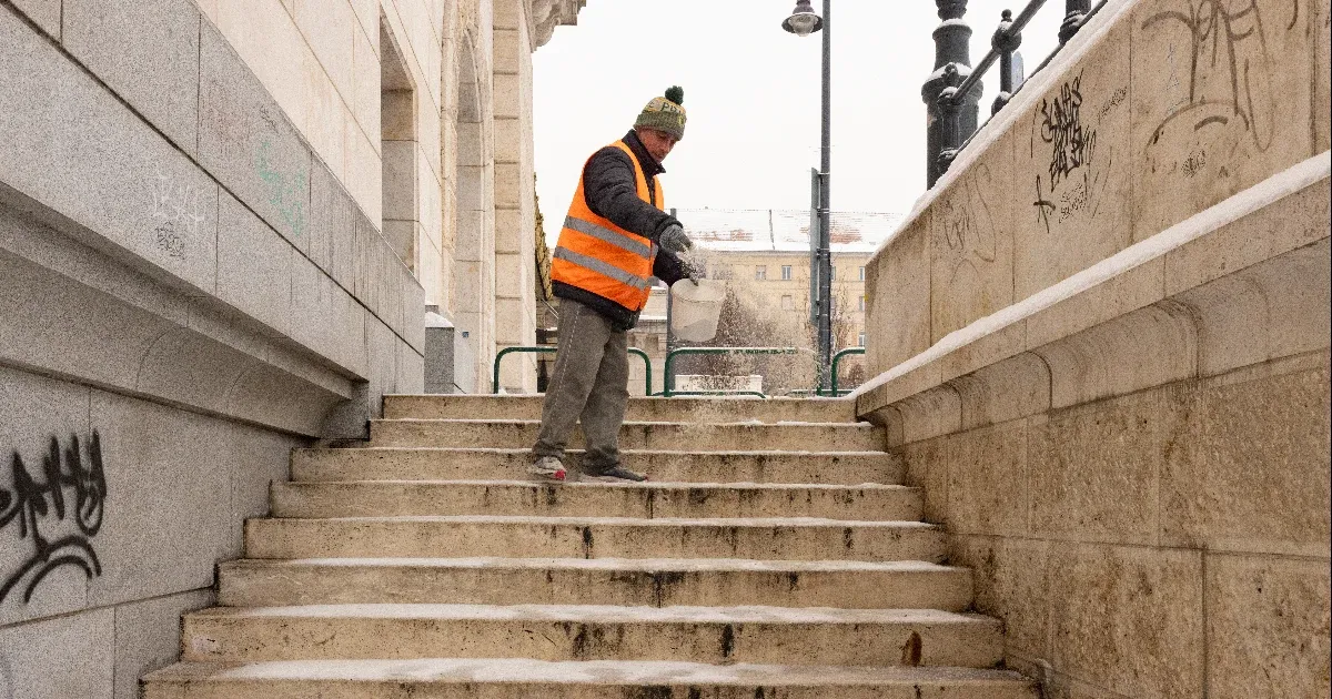 Ónos eső miatt adtak ki figyelmeztetést, többfelé újra havazhat
