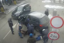 Kamu történetekkel csalt ki több mint 45 millió forintot egy család a 83 éves kölesdi férfitól