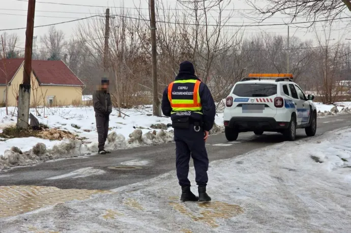 Emberi ürülékkel teli vödröket vittek az utca végébe Csepelen
