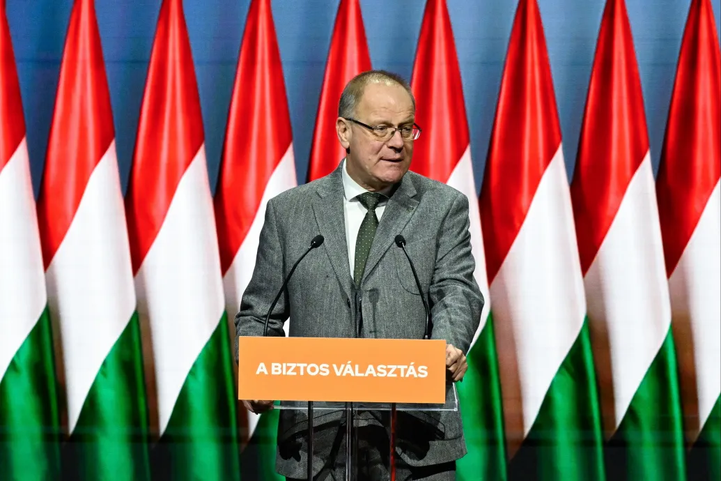 Levélben kért segítséget Navracsics Tibor Lázár Jánostól