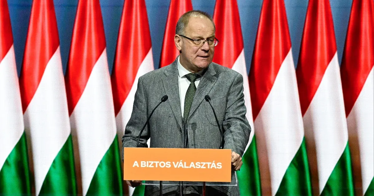 Levélben kért segítséget Navracsics Tibor Lázár Jánostól