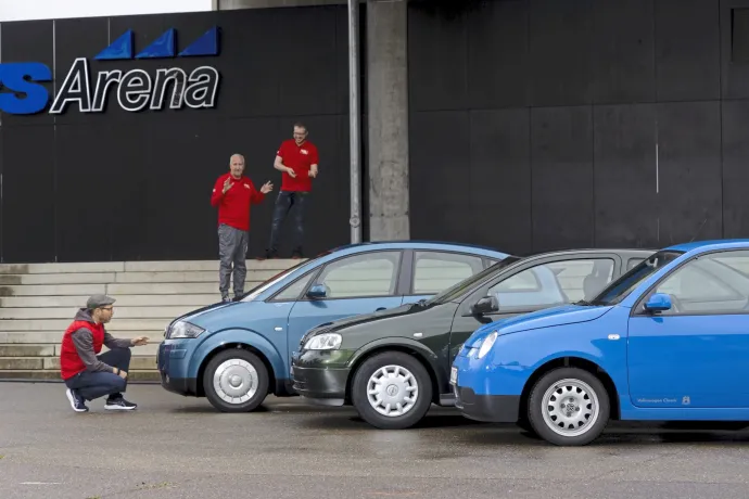 Az Audi A2, az Opel Astra G, illetve a VW Lupo legtakarékosabb változata (fent). Az Astráról nehéz megállapítani, hogy Eco4 kivitelű, mert hátsó légterelő a többi változaton is lehet (középen), az Audi A2 viszont bármilyen kivitelben különleges autó (lent) – Fotó: Hans-Dieter Seufert / autóMAGAZIN