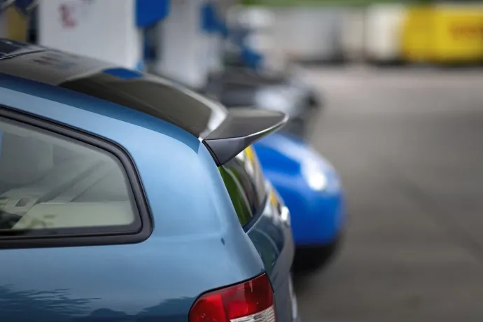 Az Audi A2, az Opel Astra G, illetve a VW Lupo legtakarékosabb változata (fent). Az Astráról nehéz megállapítani, hogy Eco4 kivitelű, mert hátsó légterelő a többi változaton is lehet (középen), az Audi A2 viszont bármilyen kivitelben különleges autó (lent) – Fotó: Hans-Dieter Seufert / autóMAGAZIN