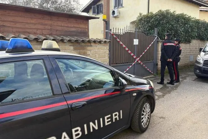 Helyszínelők a család házánál – Fotó: Etruria News / Facebook