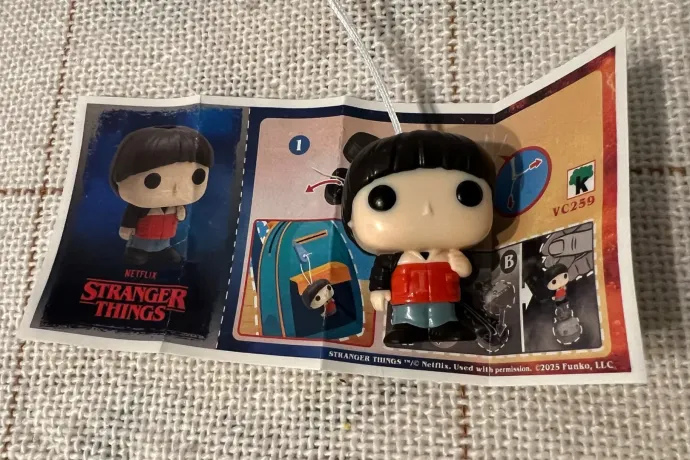 Már a Lego- és Kinder Joy-csereberecsoportokban is csalók garázdálkodnak