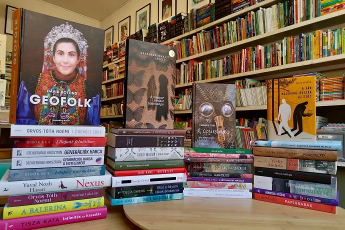Nobel-hatás és Hunyadi-láz: ezek a könyvek érdekelték 2025-ben az erdélyi magyarokat