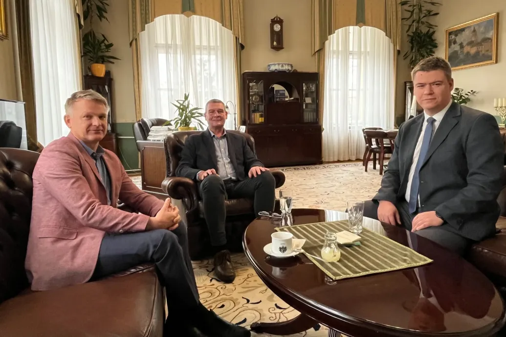 A Tisza jelöltjei most a polgármestereket turnézzák végig, de a találkozásokat nem minden településvezető meri felvállalni