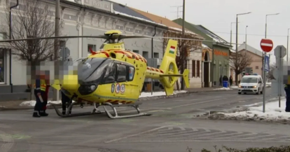 Megskalpolt egy közlekedési táblát a mentőhelikopter, amikor Nyírbátor közepén próbált landolni