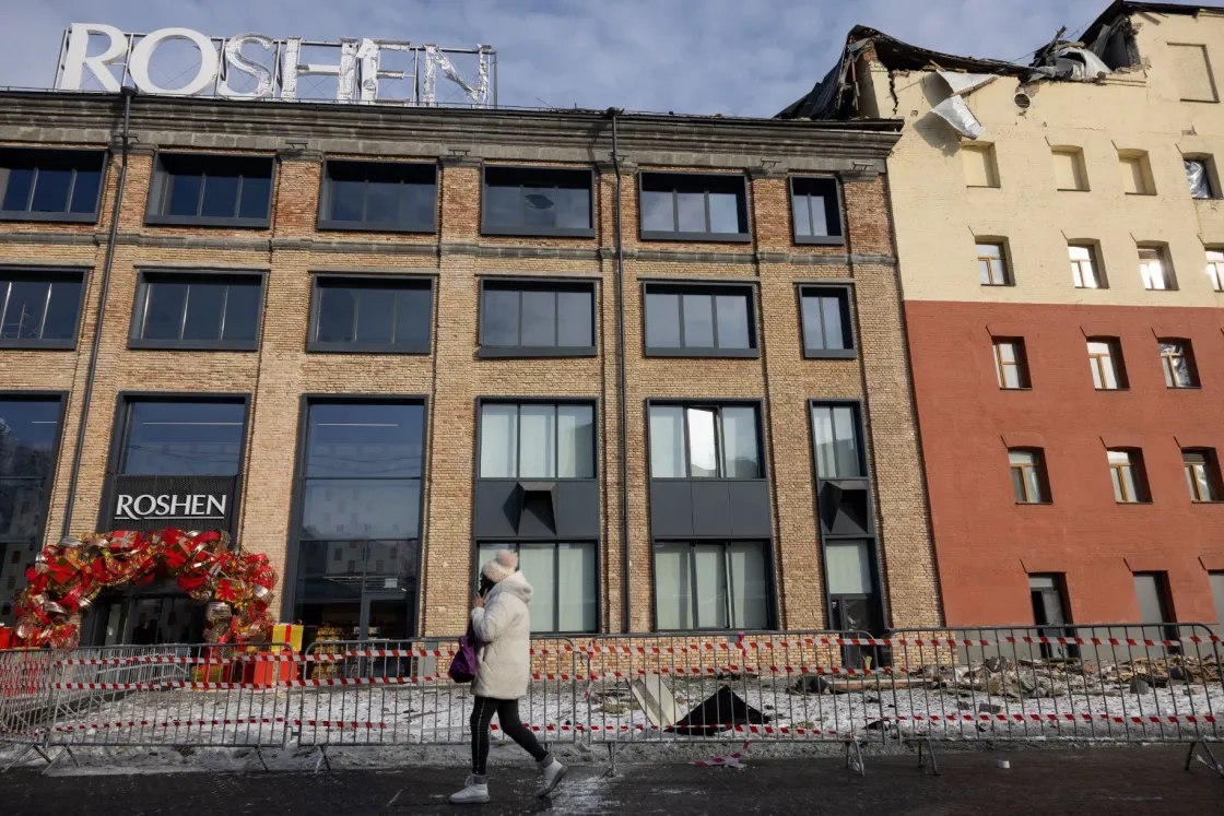 A helyszínen néztük meg a Roshen kijevi csokoládégyárát, ami orosz dróntámadásban sérült meg