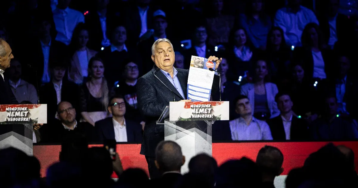 Orbán Viktort az ukrán fenyegetésről kérdezték, ő a vak lovát áruló cigányról kezdett beszélni