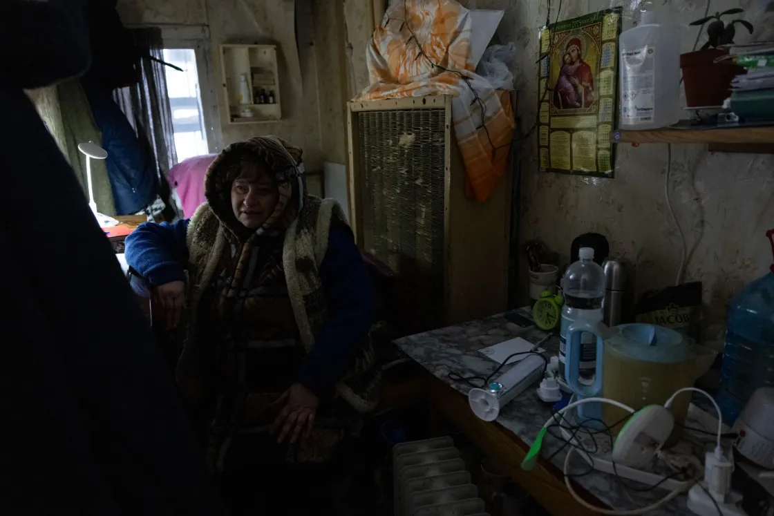 „Visszatértünk a 16. századba. Csak épp nem mi tehetünk róla” – helyszíni riport a kegyetlen mínuszokban áram és fűtés nélkül maradt Kijevből