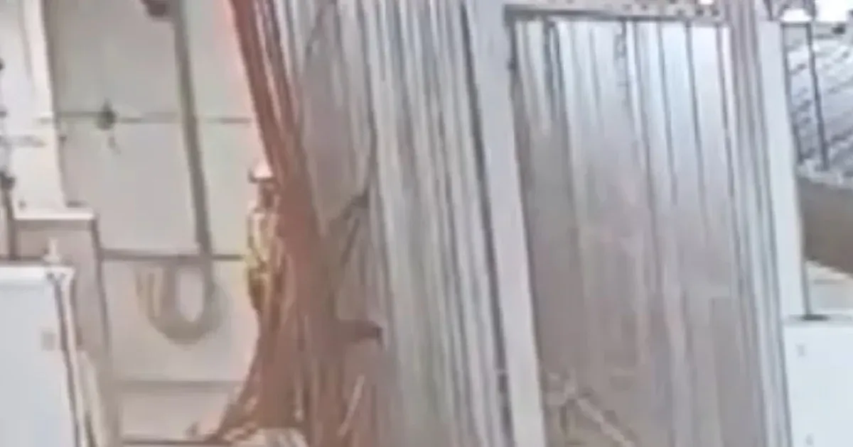 6900 volt rázta meg a gödi Samsung-gyár villanyszerelőjét, a vádlott művezető felszívódott