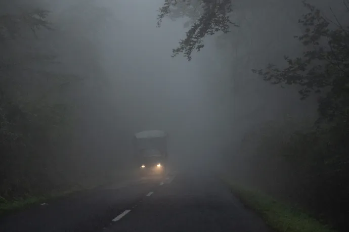 Figyelmeztetést adtak ki hétfőre a köd miatt