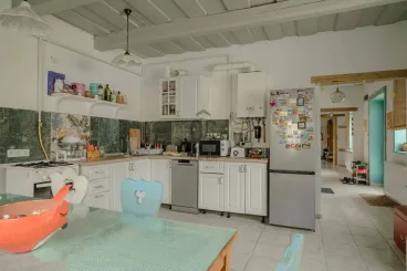 Kerítésen innen a csend, kerítésen túl a víz vár ebben a 3, extrán bájos ingatlanban