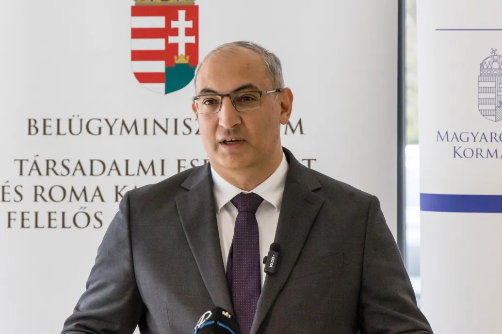 A roma kapcsolatokért felelős államtitkár szerint nem neki kellett megszólalnia Lázár intercitys mondataival kapcsolatban